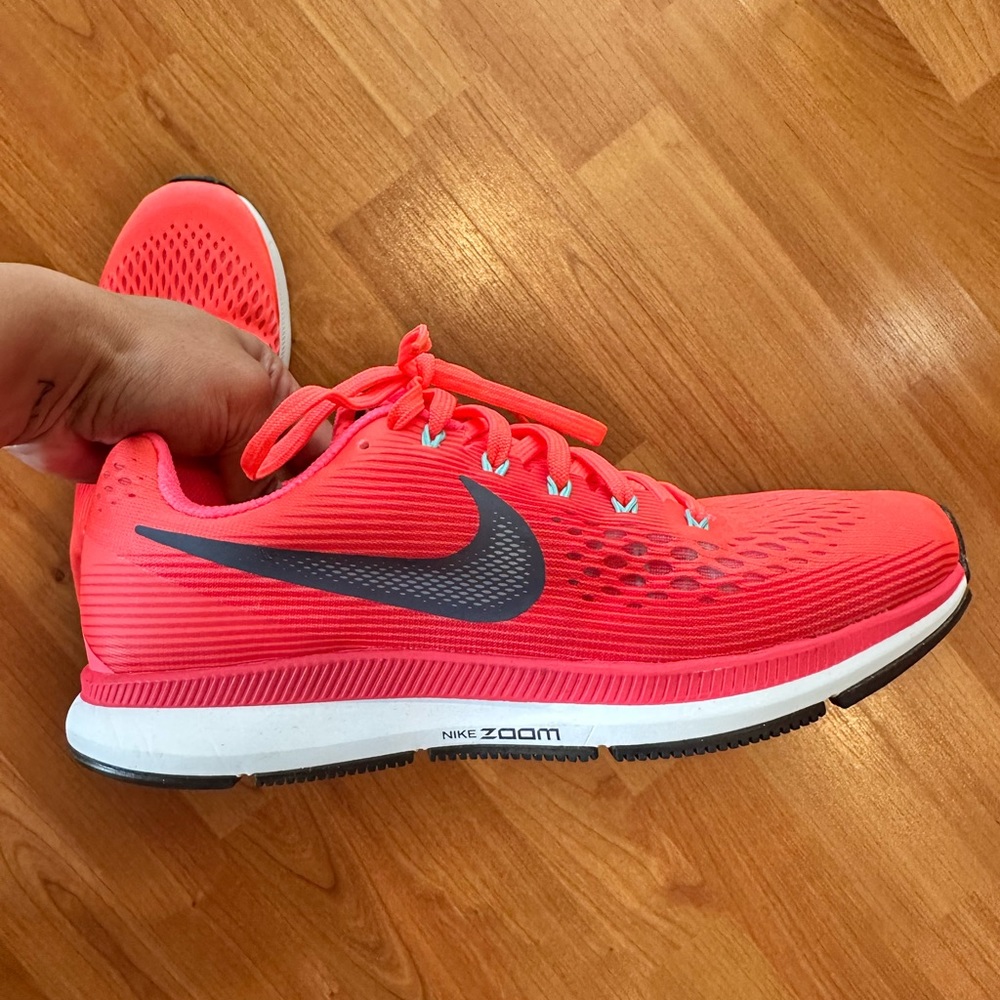 NIKE - new, size 8.5 Women’s shoes